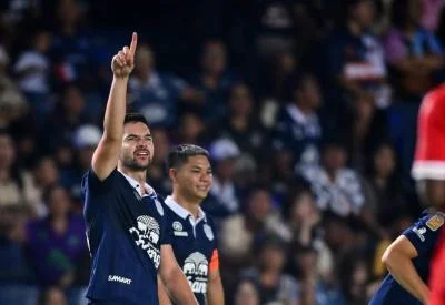 Perbandingan Kisaran Gaji Sandy Walsh di Buriram United dan Persib Bandung
