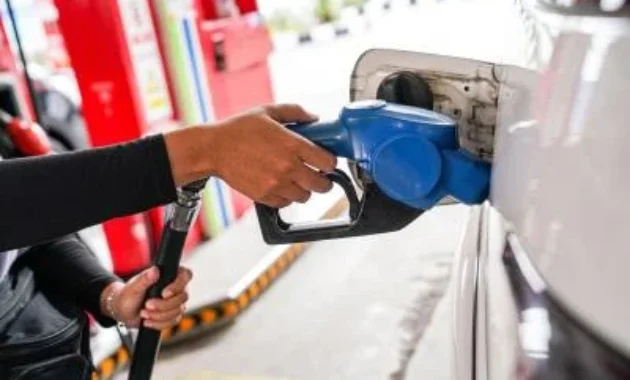 Pertamina Turunkan Harga BBM Nonsubsidi, Pertamax Tetap Rp16.250 per Liter Pertamina Turunkan Harga BBM Nonsubsidi, Pertamax Tetap Rp16.250 per Liter