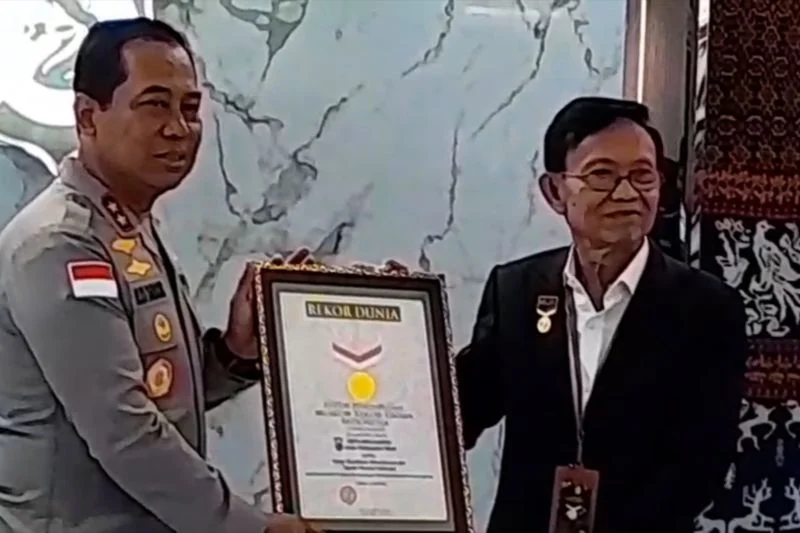 Polda NTT Raih Dua Rekor MURI Lewat Terapi Kesehatan Mental