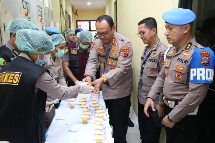 Polda Sumbar Komitmen Bersihkan Anggota dari Narkoba, Tes Urine Acak Digelar