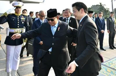 Prabowo Antar Keberangkatan PM Singapura ke Halim Momen Penuh Keakraban