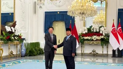 Prabowo Sambut PM Singapura dengan Jabat Tangan Erat di Istana Merdeka