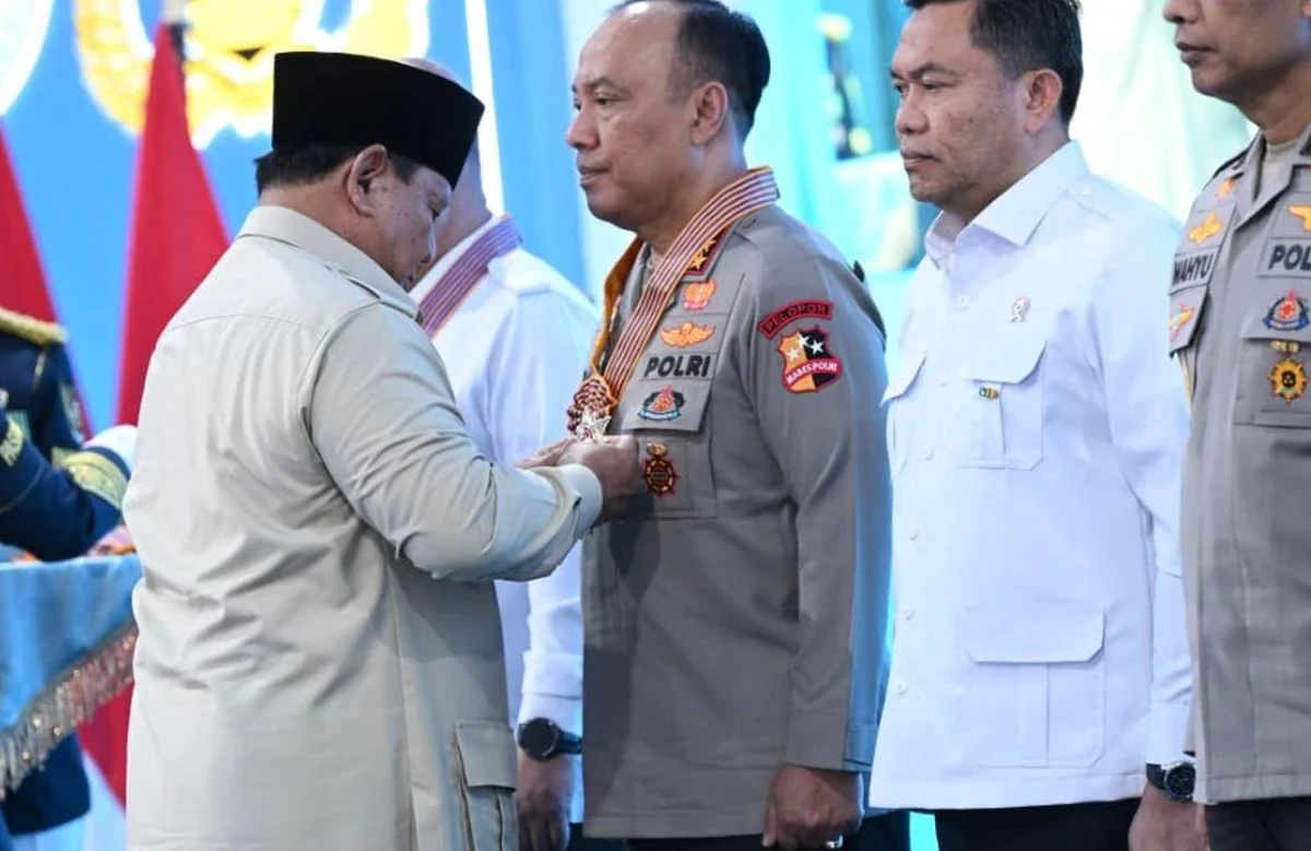 Presiden Prabowo Beri Tanda Kehormatan ke Satker dan Polda, 6 Polisi Diganjar Bintang