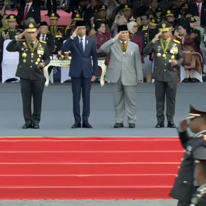 Presiden Prabowo Sapa Jokowi dalam Upacara Hari Bhayangkara ke-80 di Bogor