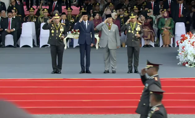 Presiden Prabowo Sapa Jokowi dalam Upacara Hari Bhayangkara ke-80 di Bogor Presiden Prabowo Sapa Jokowi dalam Upacara Hari Bhayangkara ke-80 di Bogor