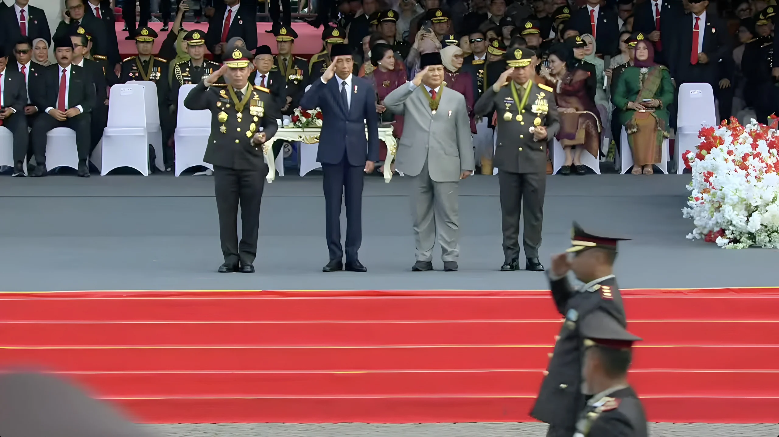 Presiden Prabowo Sapa Jokowi dalam Upacara Hari Bhayangkara ke-80 di Bogor