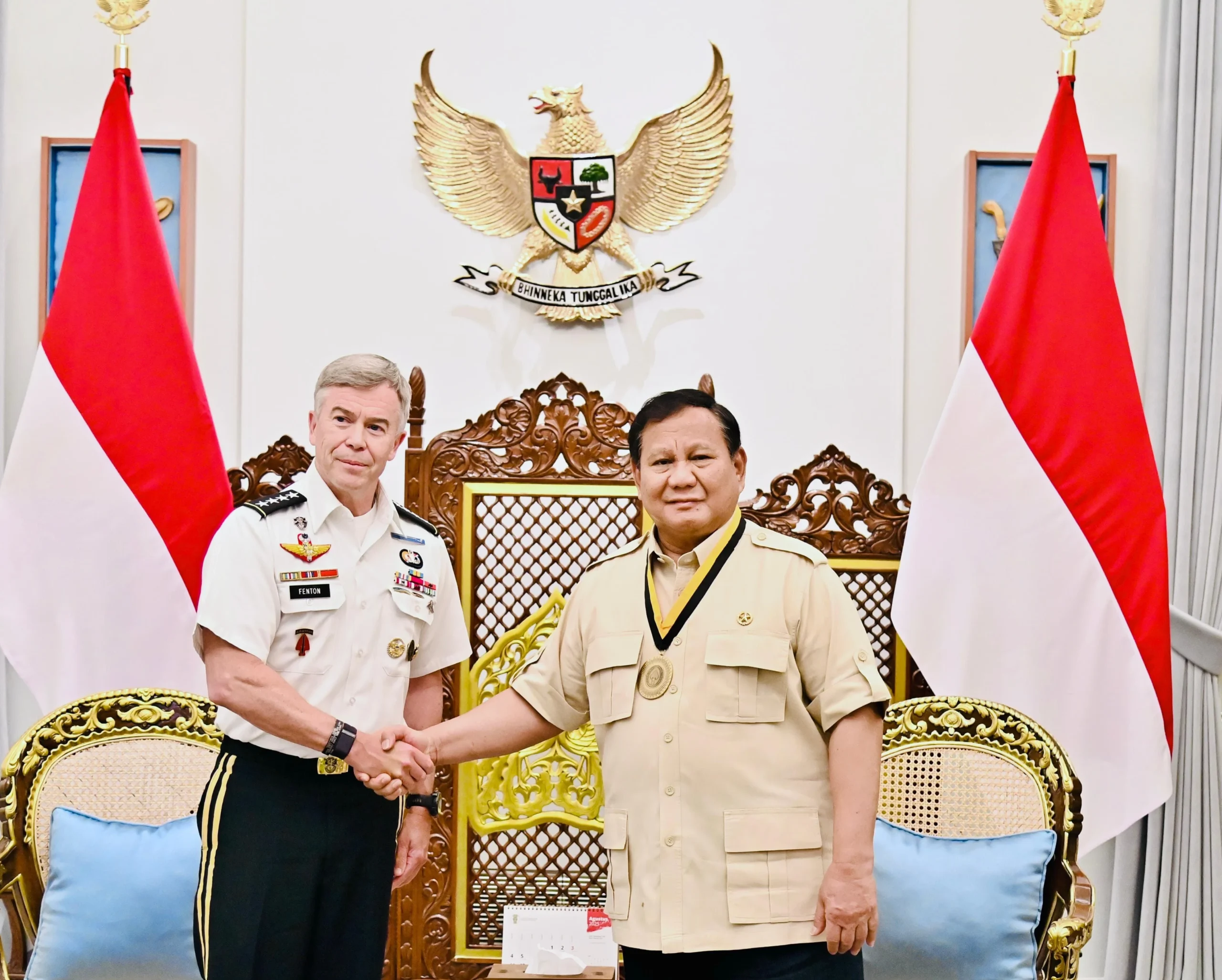 Presiden Prabowo Terima Medali Loka Praja Samrakshana, Tiga Purnawirawan Polri Dapat Pangkat Kehormatan