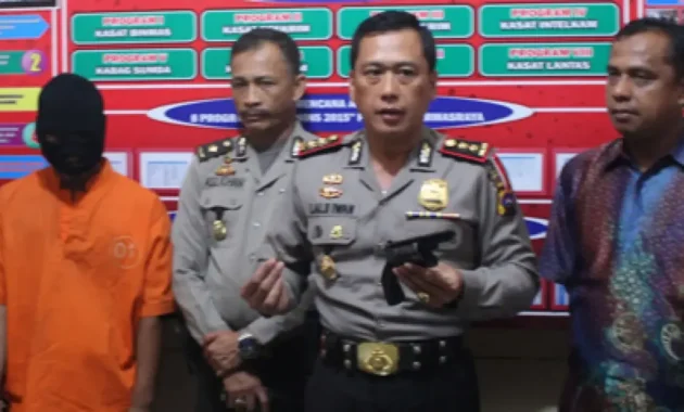Profil Brigjen Lalu Muhammad Iwan, Jenderal Polisi Aktif yang Jadi Tersangka Korupsi MBG Profil Brigjen Lalu Muhammad Iwan, Jenderal Polisi Aktif yang Jadi Tersangka Korupsi MBG