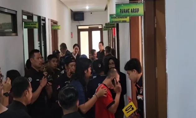 Rekonstruksi Kasus Penganiayaan YTR: Taufik Hidayat Peragakan Pukul Pakai Golok dan Sundut Korban