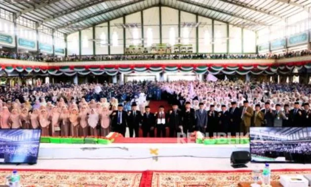 Reuni Akbar Alumni Gontor Putri: 5.830 Alumni Berkumpul, KH Hasan Sahal Sampaikan Pesan Pendidikan Reuni Akbar Alumni Gontor Putri: 5.830 Alumni Berkumpul, KH Hasan Sahal Sampaikan Pesan Pendidikan