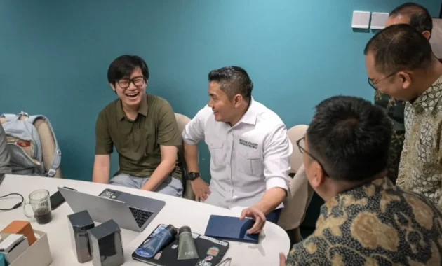 Seskab Teddy Ungkap Hasil Program Magang Nasional: 30% Peserta Langsung Direkrut Perusahaan Seskab Teddy Ungkap Hasil Program Magang Nasional: 30% Peserta Langsung Direkrut Perusahaan