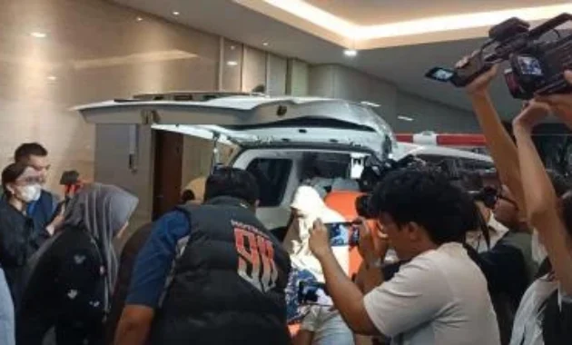 Tangis Perempuan Diduga Disiksa Oknum Aparat Pecah di Bareskrim Tangis Perempuan Diduga Disiksa Oknum Aparat Pecah di Bareskrim