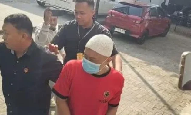 Taufik Hidayat Muncul di Hadapan Publik Jelang Rekonstruksi Kasus Penyekapan dan Penganiayaan Taufik Hidayat Muncul di Hadapan Publik Jelang Rekonstruksi Kasus Penyekapan dan Penganiayaan