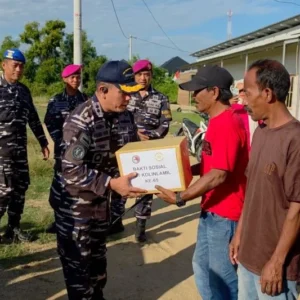 TNI AL Berpartisipasi dalam HUT ke-65 Kolinlamil dengan Membantu Penyintas Bencana di Lhokseumawe