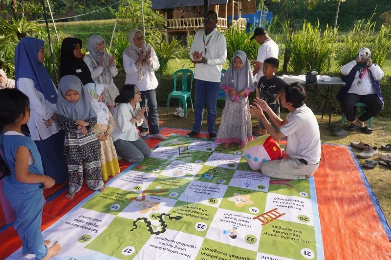 Universitas Indonesia Hadirkan Inovasi Edukasi PHBS melalui ular Tangga Bahasa Sunda