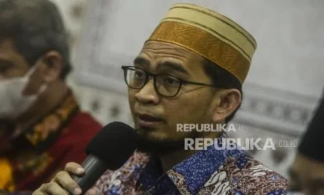 Ustadz Adi Hidayat Ungkap Rahasia Tetap Tenang Saat Dihina dan Diuji Ustadz Adi Hidayat Ungkap Rahasia Tetap Tenang Saat Dihina dan Diuji