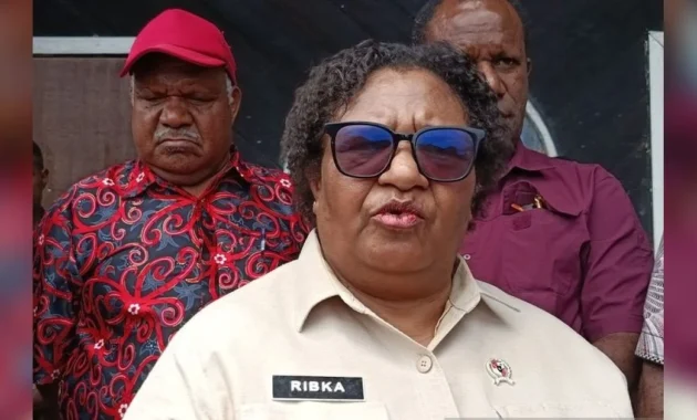 Wamendagri Ribka Haluk Kecam Pembakaran Pesawat AMA di Papua Pegunungan Wamendagri Ribka Haluk Kecam Pembakaran Pesawat AMA di Papua Pegunungan