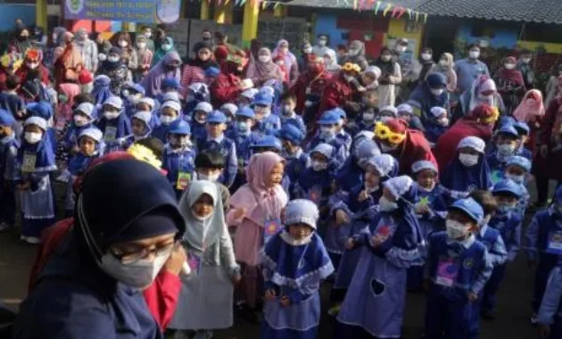 Wasiat Az-Zarnuji: Bekal Menuntut Ilmu pada Awal Masuk Sekolah Wasiat Az-Zarnuji: Bekal Menuntut Ilmu pada Awal Masuk Sekolah