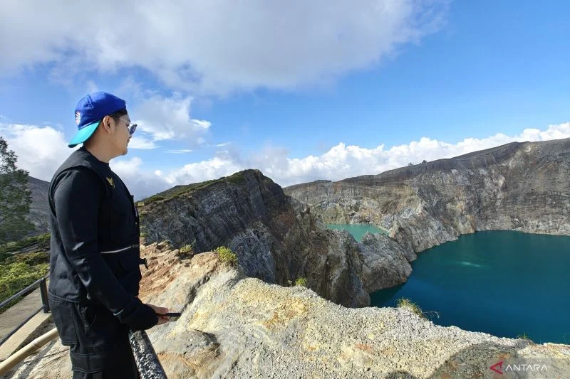 Wisatawan Diminta Jauhi Areal Kawah Gunung Kelimutu Meski Suhu Turun
